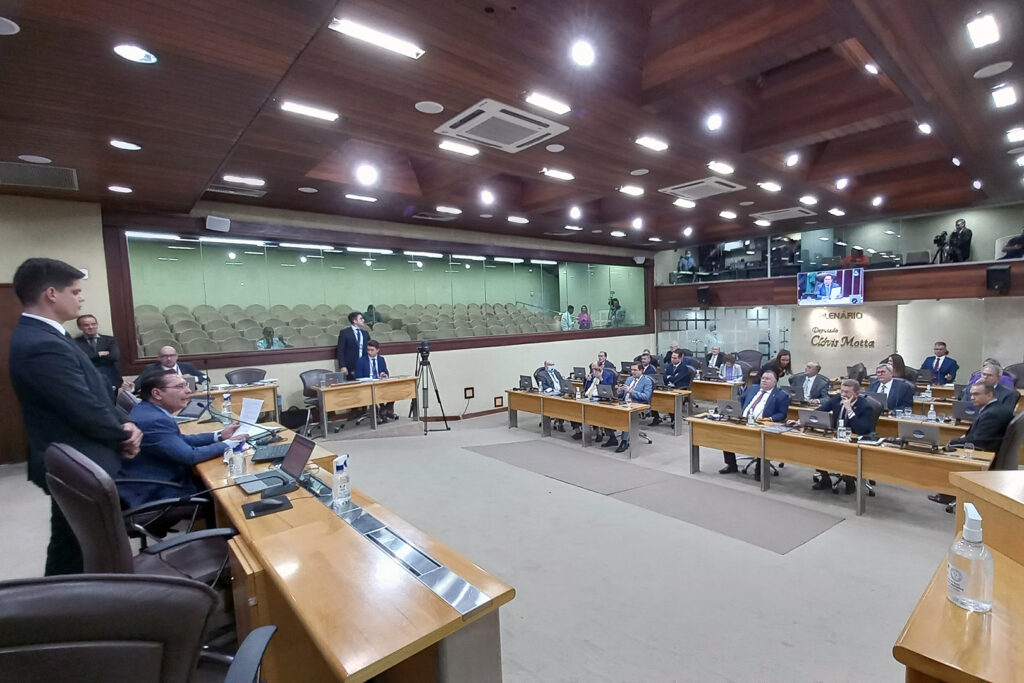 Assembleia do RN aprova reajuste de 37% nos salários dos deputados