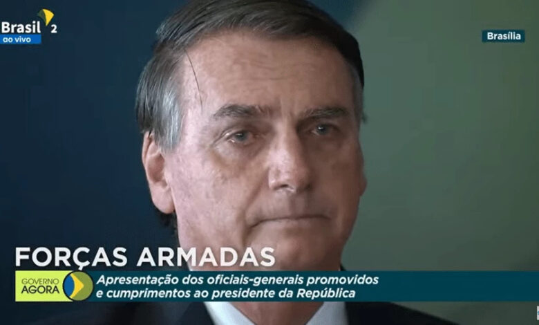 Bolsonaro chora durante cerimônia das Forças Armadas em Brasília