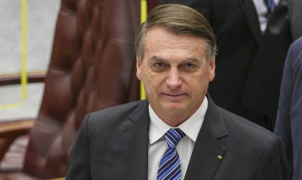 Bolsonaro renova concessões da Rede Globo, Band e Record