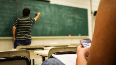 Itália proíbe uso de celulares em salas de aula