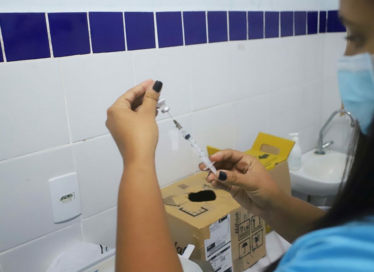 Natal inicia vacinação com imunizante bivalente da Pfizer