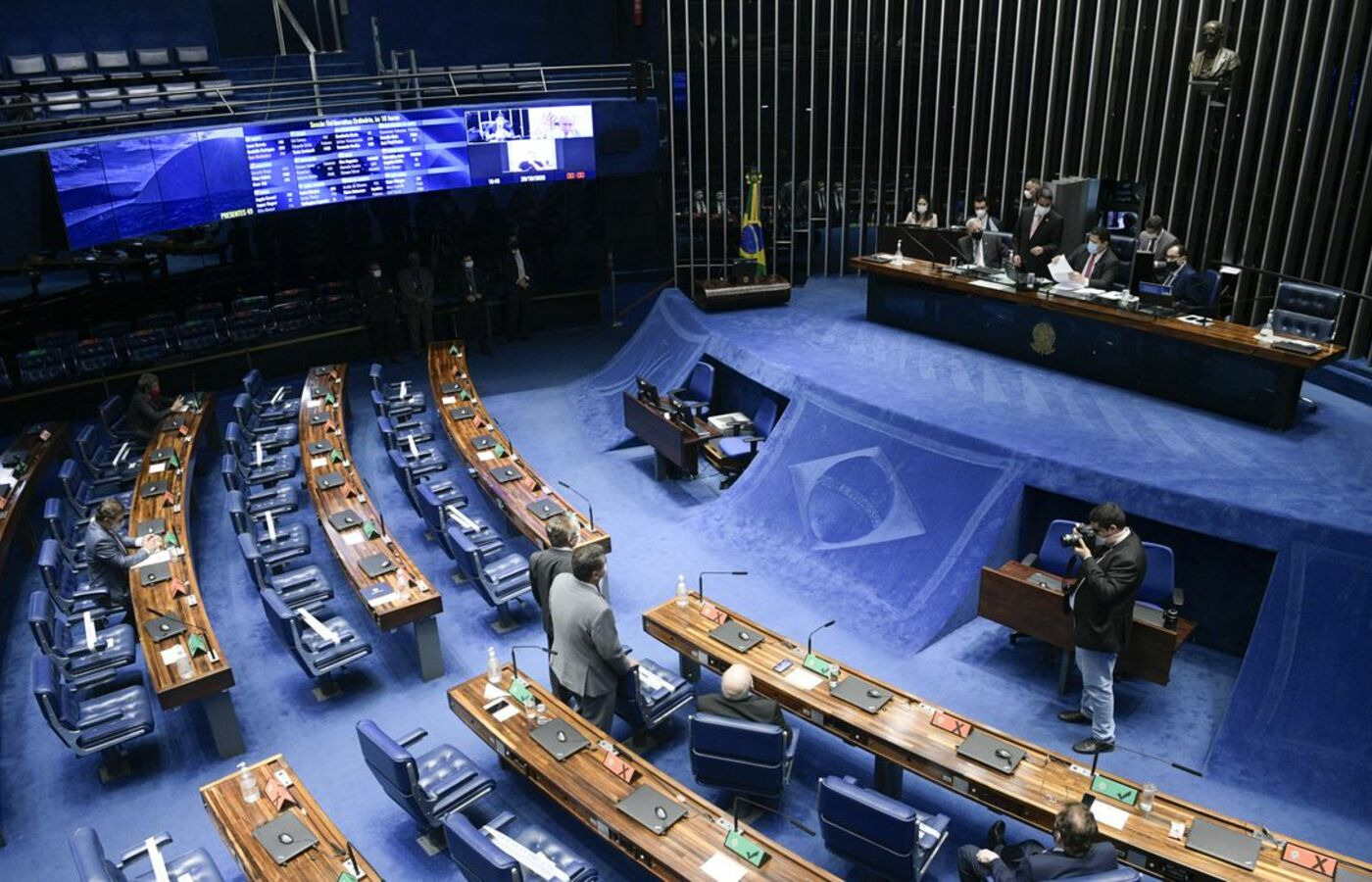 Senadores decidem que vão trabalhar só 3 dias por semana