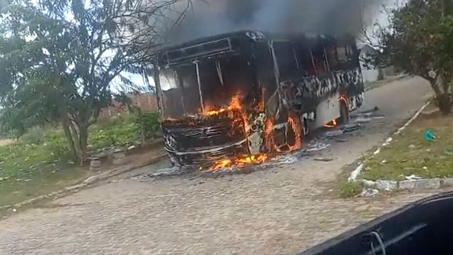 onibus incendiado no leningrado planalto