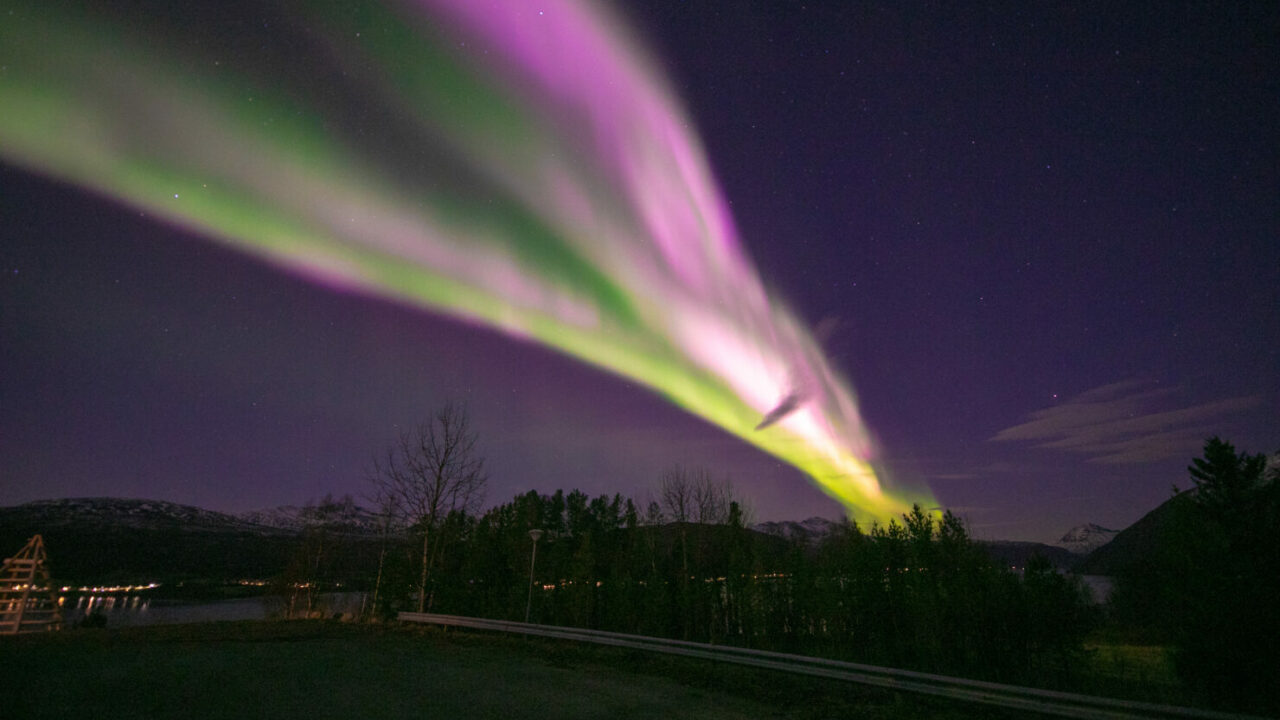 Deslocamento do campo magnético da Terra fez auroras boreais serem vistas fora da zona auroral