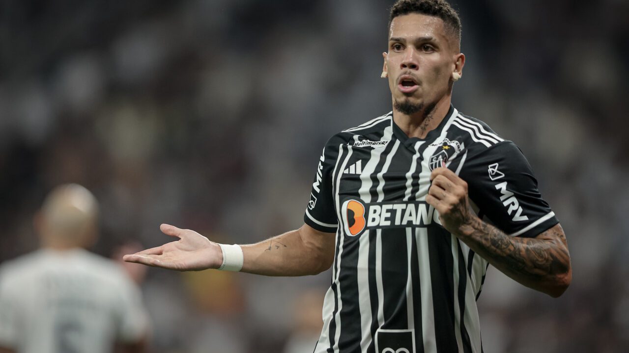 Com a bola rolando confira o Top 10 artilheiros do Brasileirão 2023 (Foto: Pedro Souza / Atlético)