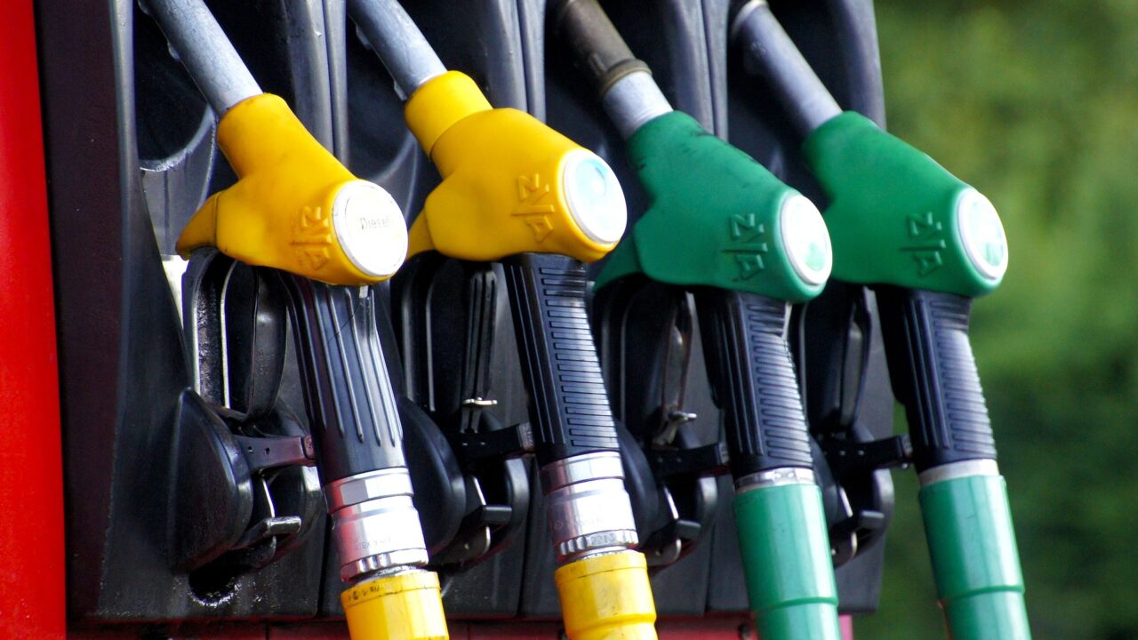 No país, o valor da gasolina na capital do RN só fica atrás de Curitiba-PR (R$ 6,25), Porto Alegre-RS (R$ 6,37) e Rio Branco-AC (R$ 6,77) - Foto: IADE-Michoko / Pixabay