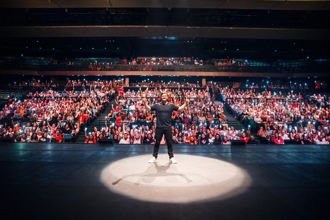 Carismático e bem humorado, Padre Patrick fará show no Teatro Riachuelo em Natal (Foto: Divulgação)