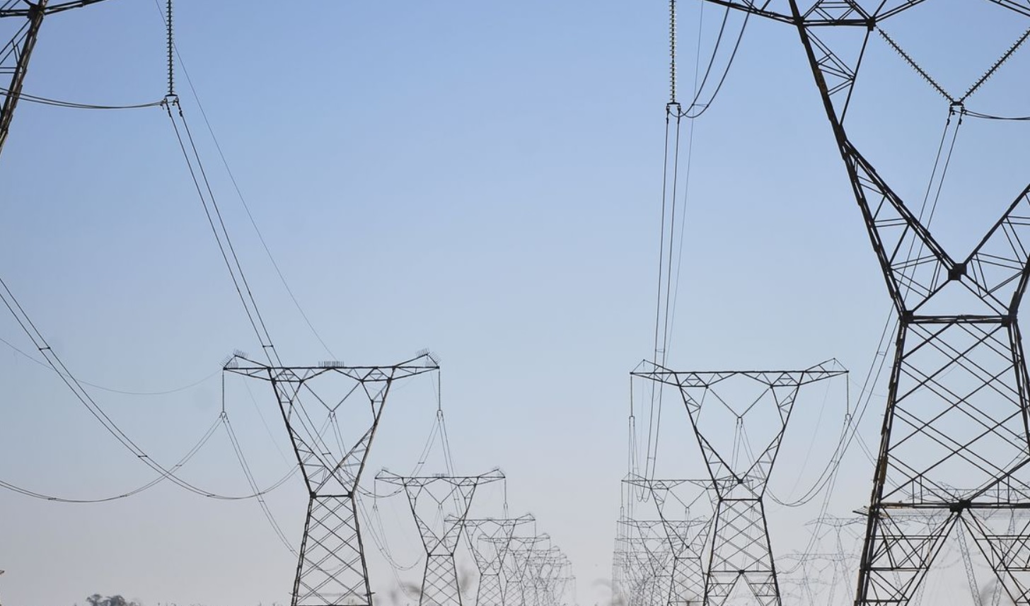 Linha de transmissão de energia: bandeiras tarifárias nas contas de luz terão redução de valor — Foto: Lucas Lacaz Ruiz / Agência Brasil