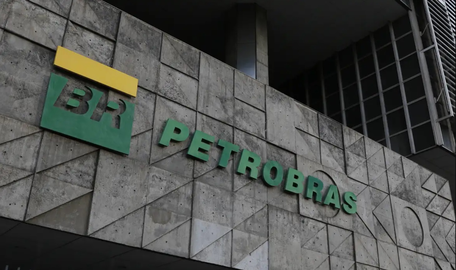 Com a reação negativa do mercado pela decisão da Petrobras em não pagar os dividendos extras, o grande questionamento que fica é: quais as implicações legais dessa decisão? (Foto: Fernando Frazão / Agência Brasil)