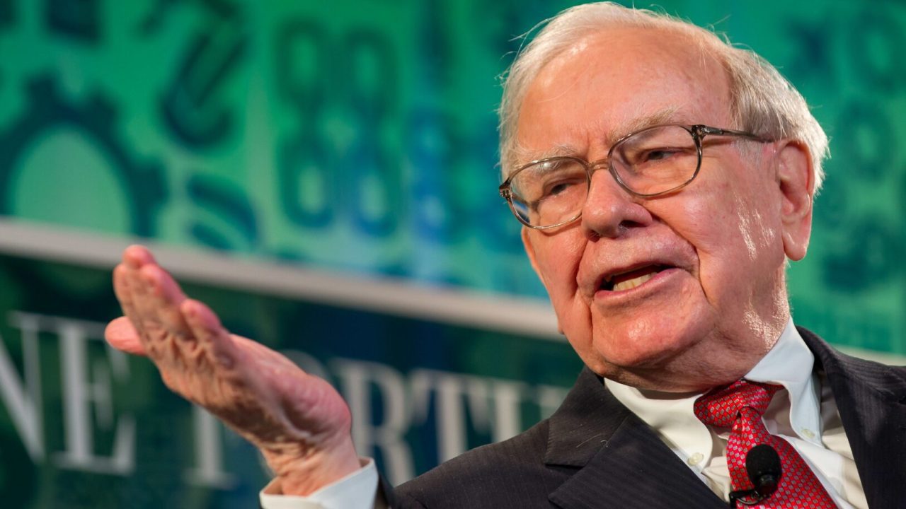 Empresa de Warren Buffett atinge marco histórico de US$ 1 trilhão em valor de mercado