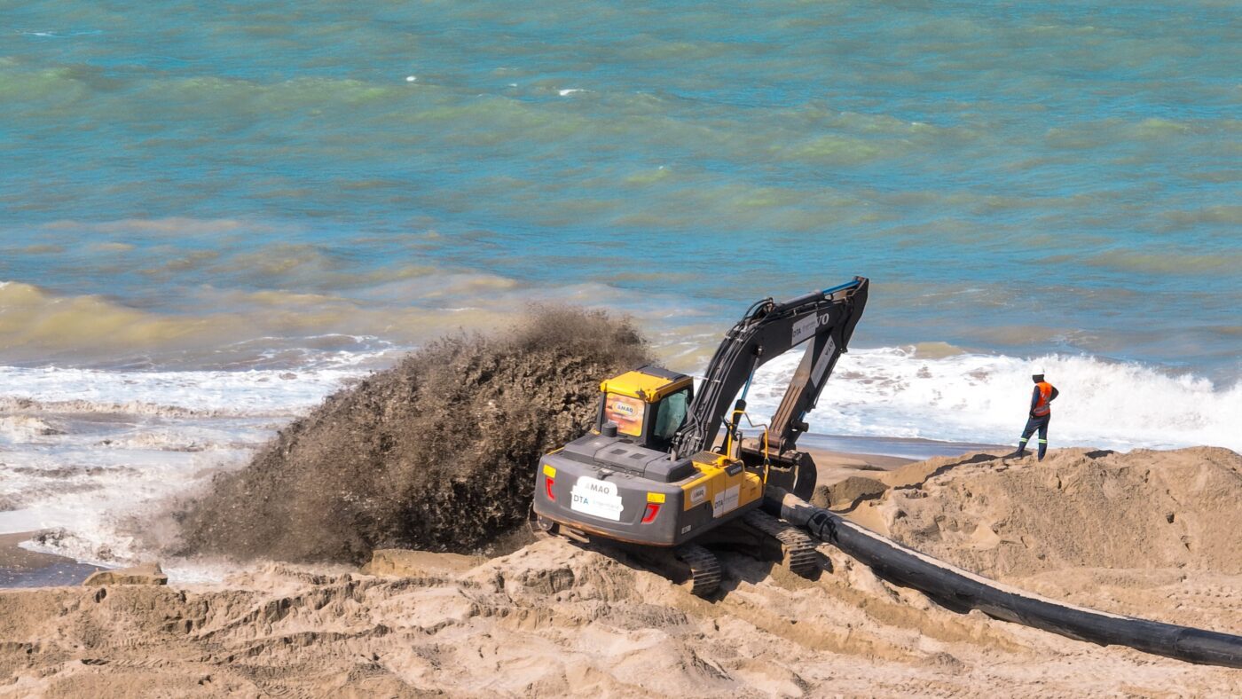 Engorda da praia de Ponta Negra ja altera paisagem da orla