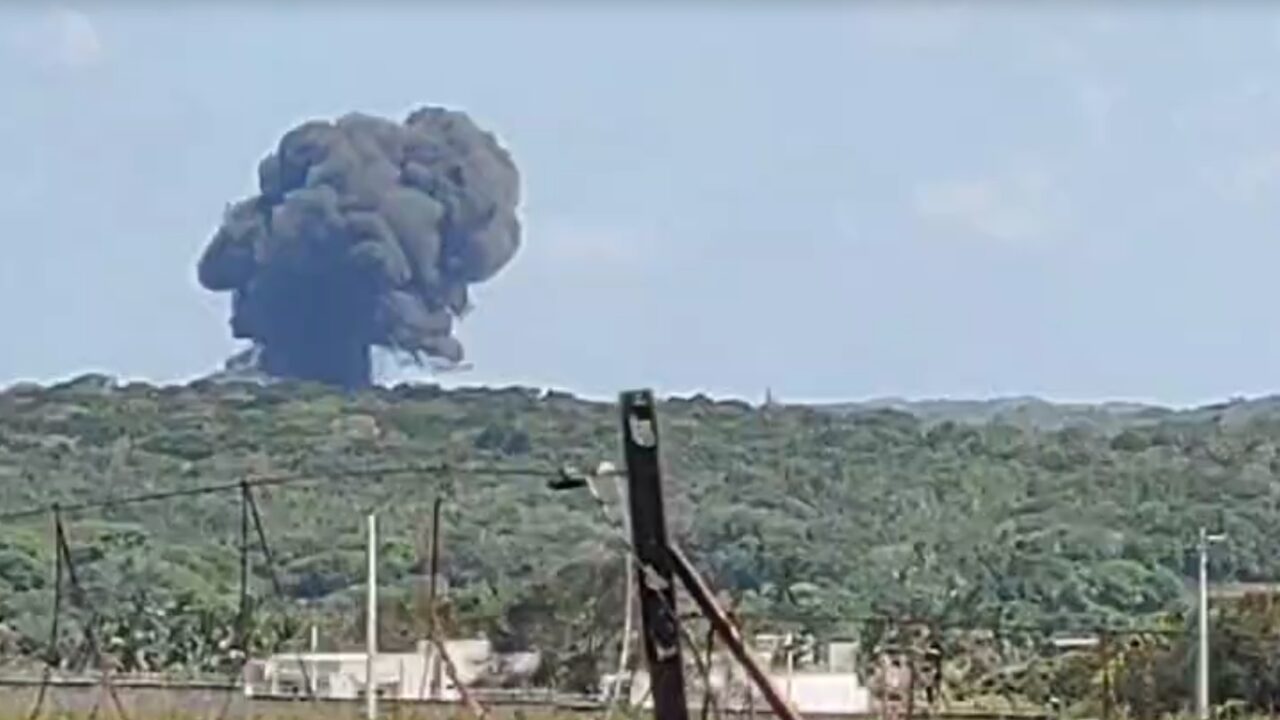 Caca da Forca Aerea Brasileira cai proximo a area residencial de Parnamirim