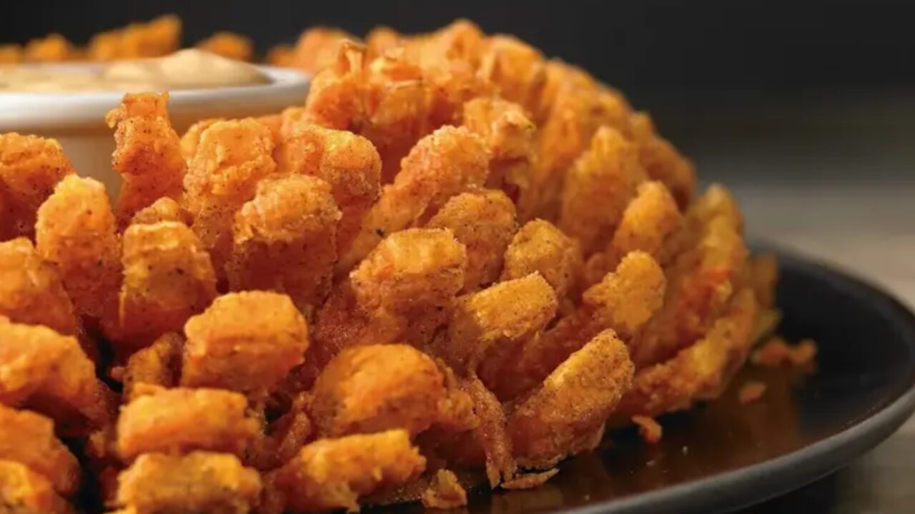 Outback lanca cupons de Bloomin Onion e sobremesas exclusivas