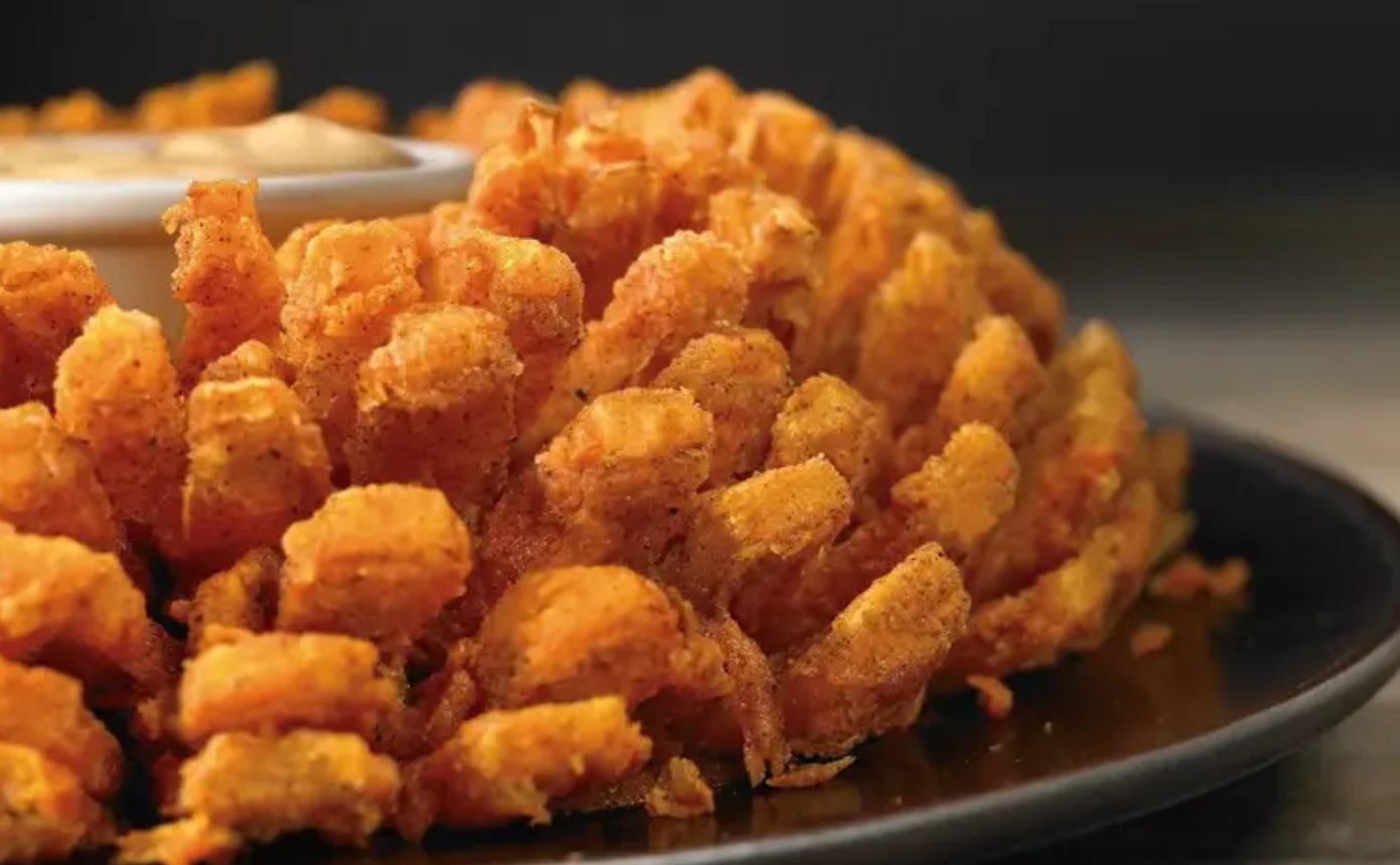 Outback lanca cupons de Bloomin Onion e sobremesas