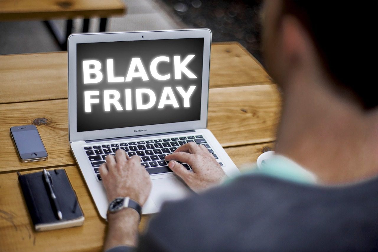 Pesquisa revela que 78% dos consumidores desconfiam das promoções da Black Friday