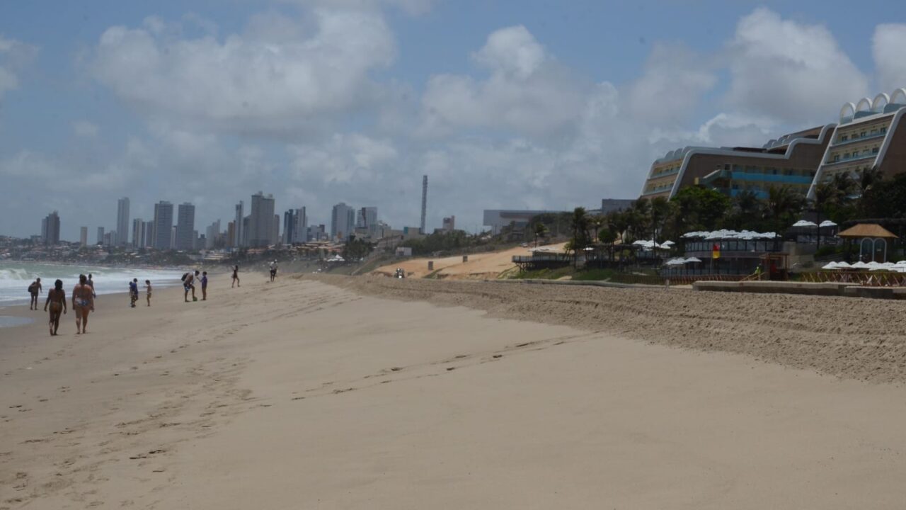 Trecho da engorda na Praia de Ponta Negra e liberado para banhistas