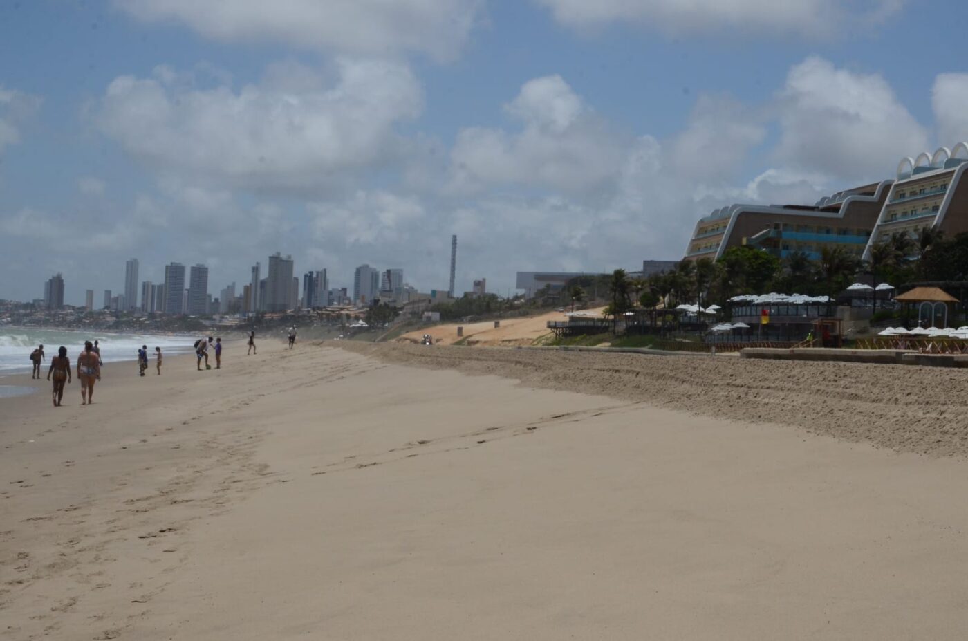 Trecho da engorda na Praia de Ponta Negra e liberado para banhistas