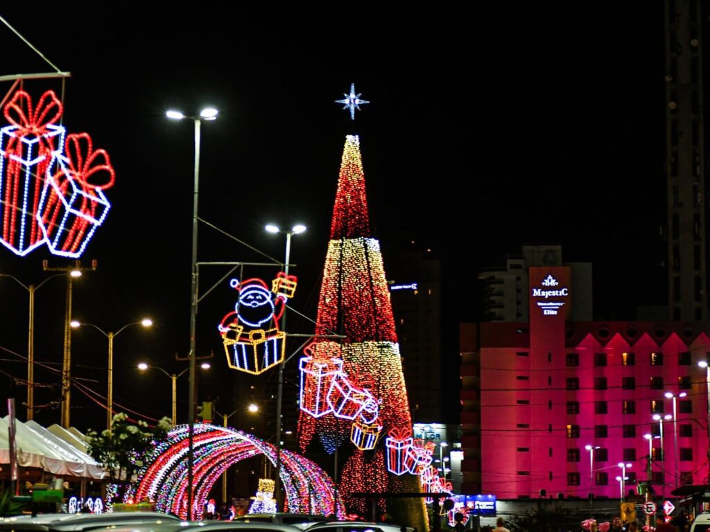 Acendimento da Arvore de Ponta Negra abre oficialmente o Natal em Natal 2024