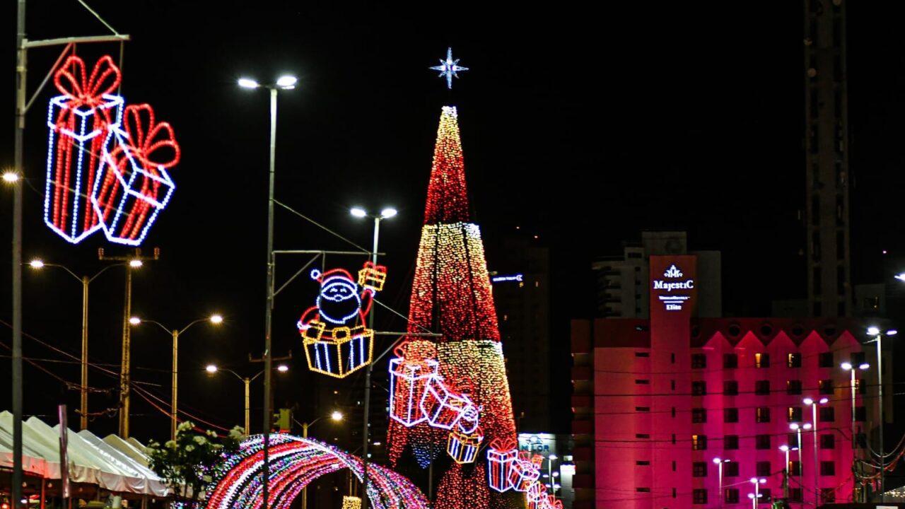 Acendimento da Arvore de Ponta Negra abre oficialmente o Natal em Natal 2024