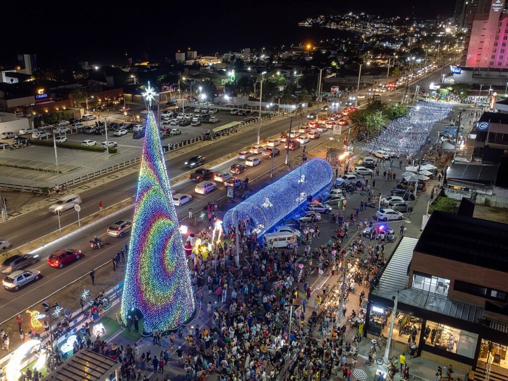 Arvore de Ponta Negra inaugura o Natal em Natal 2024 com festa e magia