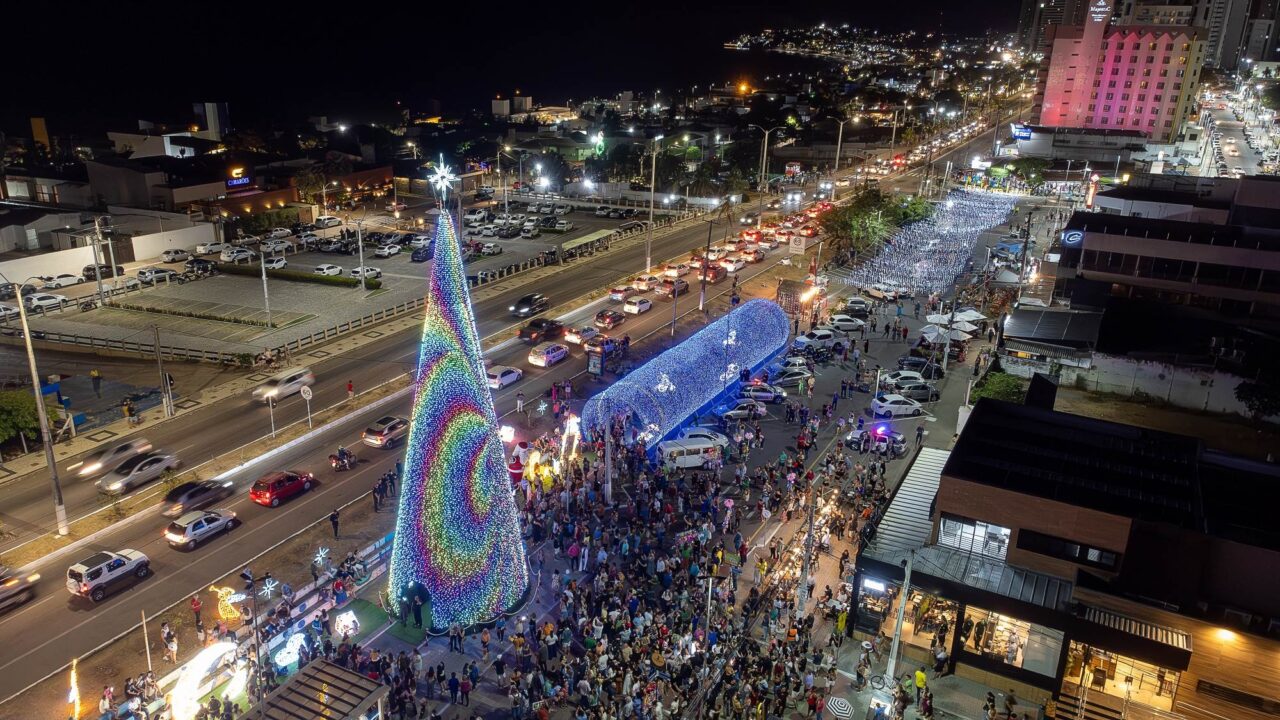 Arvore de Ponta Negra inaugura o Natal em Natal 2024 com festa e magia