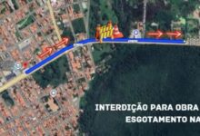 Caern interdita faixa na Av. Joao Medeiros para obra de saneamento na Zona Norte