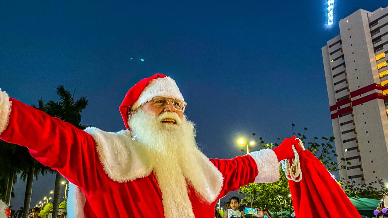 Partage Mossoro inaugura temporada natalina com chegada do Papai Noel