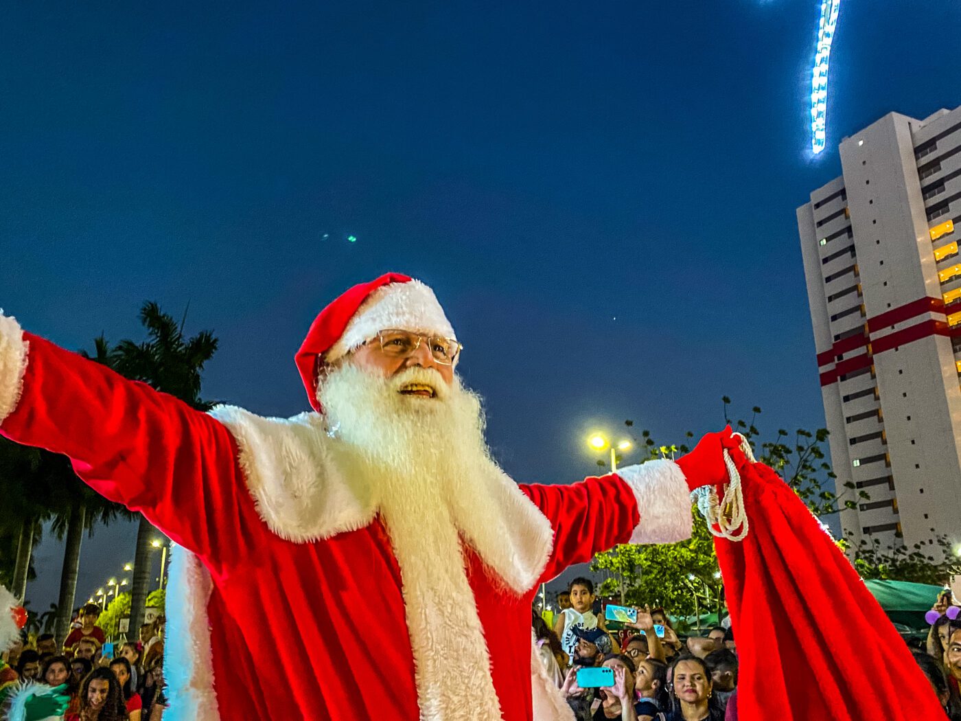 Partage Mossoro inaugura temporada natalina com chegada do Papai Noel