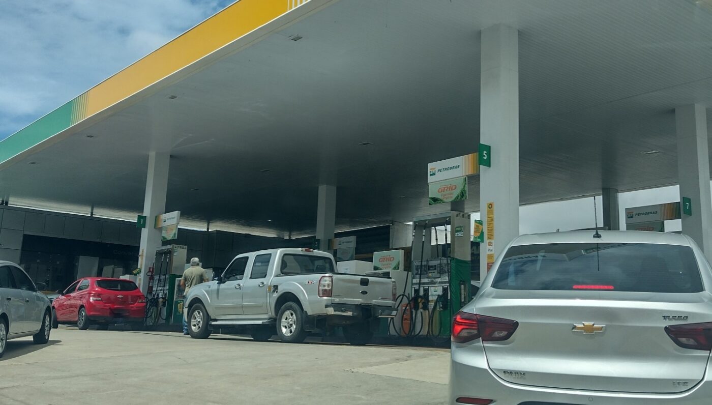 Preço médio da gasolina comum chega a R$ 6,56 em Natal