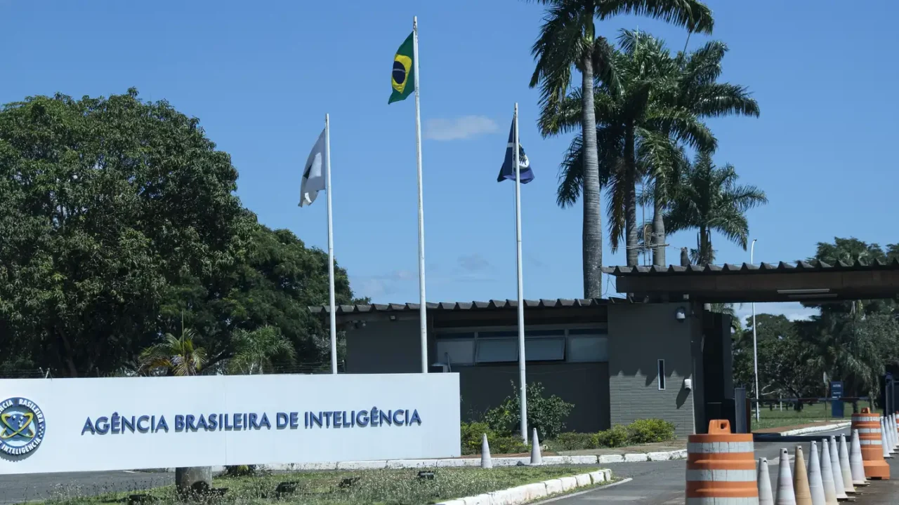 Abin municiou Bolsonaro com dados para produzir desinformação, diz PF