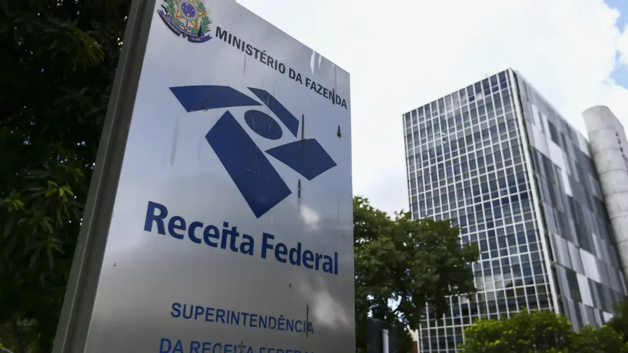 Arrecadação federal em outubro fecha com maior resultado em 30 anos