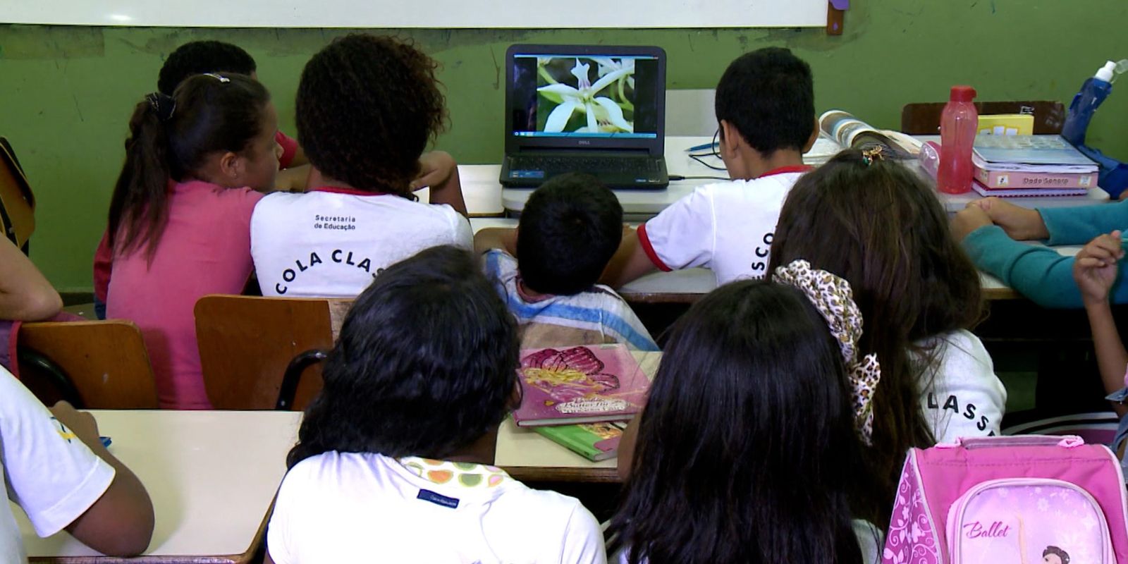 Caminhos da Reportagem: metade das escolas descumpre lei antirracista