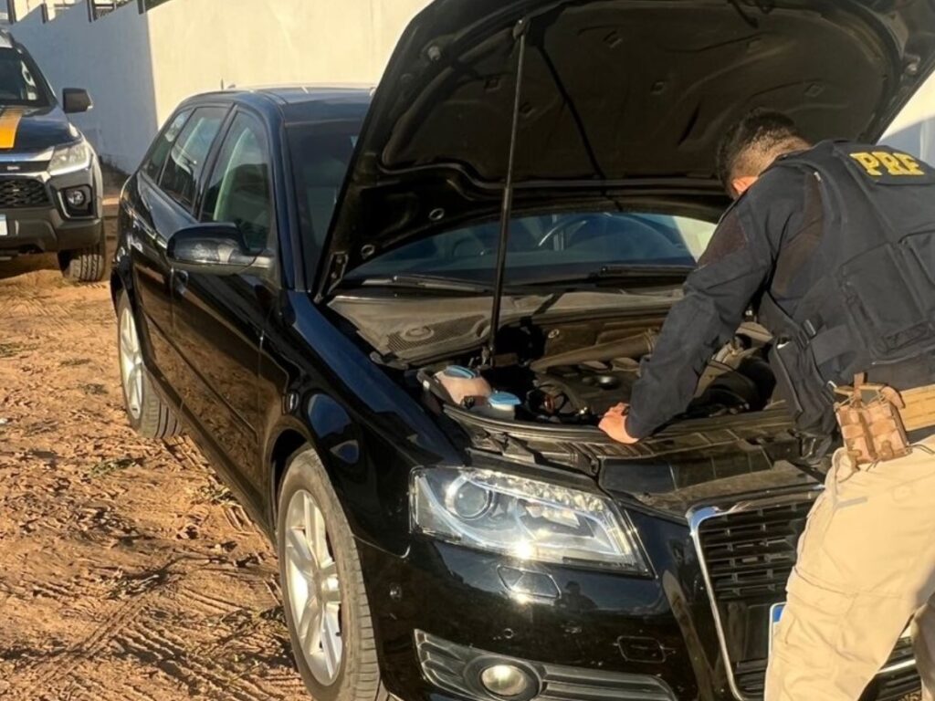 Carro de luxo furtado em test drive e recuperado pela PRF na Grande Natal