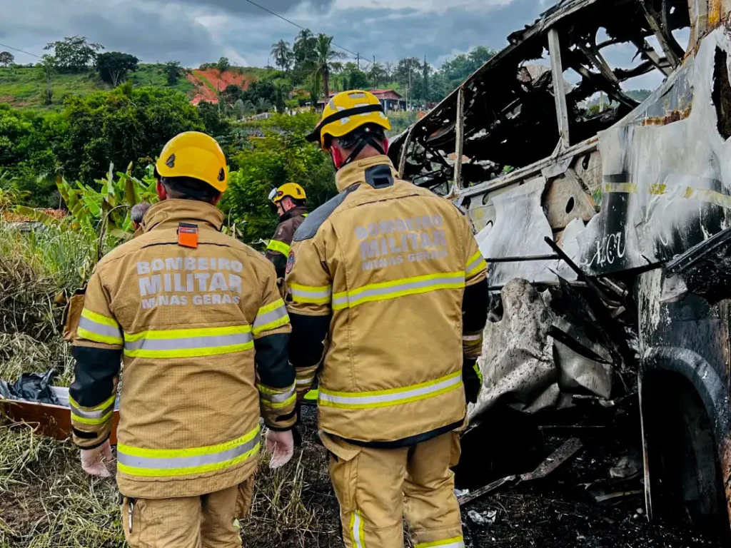 Acidente rodoviário em MG deixou pelo menos 38 mortos