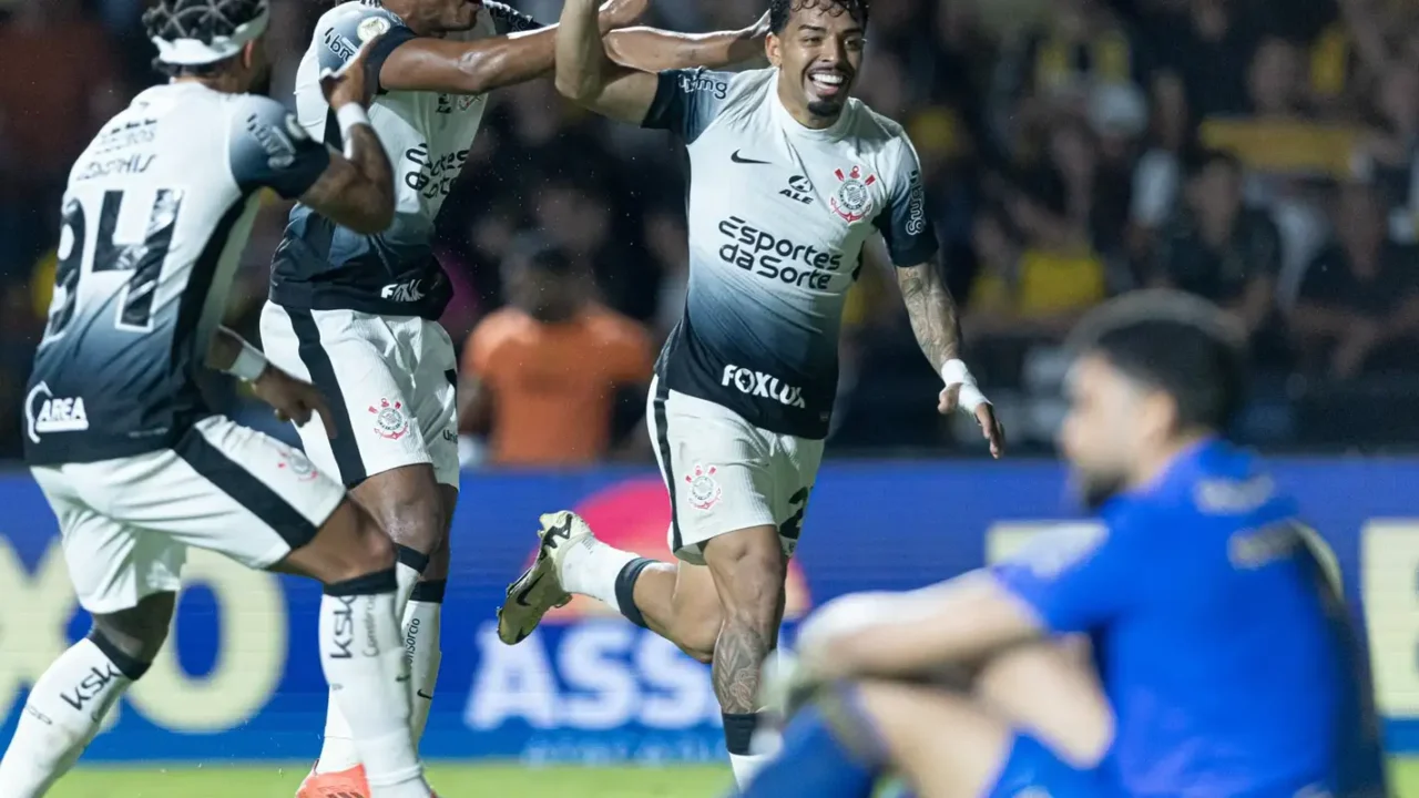 Bahia e Corinthians pressionam Cruzeiro em disputa por Libertadores