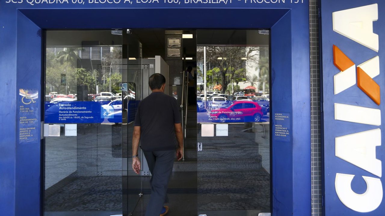 Bancos voltam a funcionar normalmente hoje