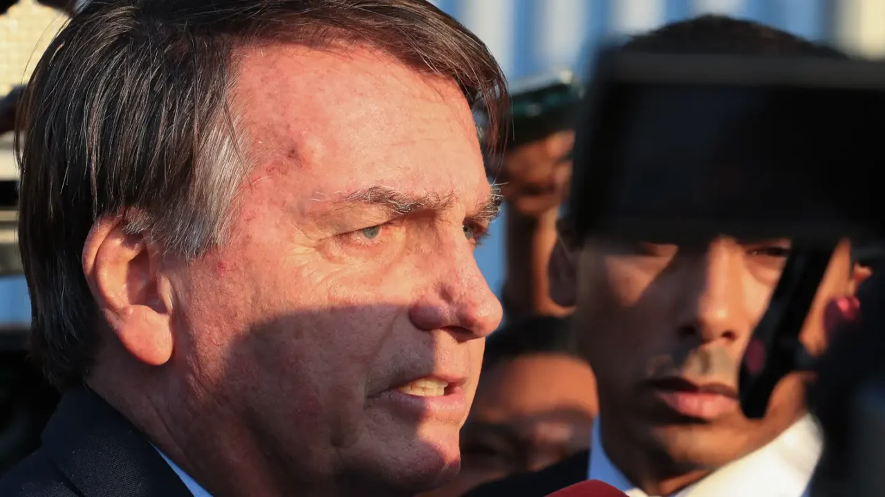 Bolsonaro poderá ir à missa de 7º dia da mãe de Valdemar Costa Neto