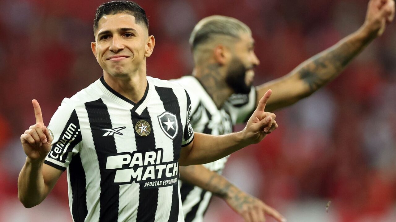 Botafogo derrota Inter e joga por um empate para ser campeão domingo