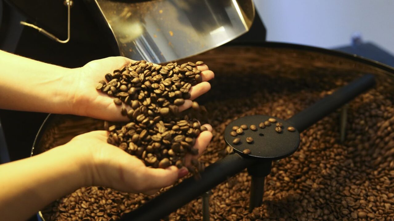 Brasil exporta 46 milhões de sacas de café, atingindo recorde em 2024