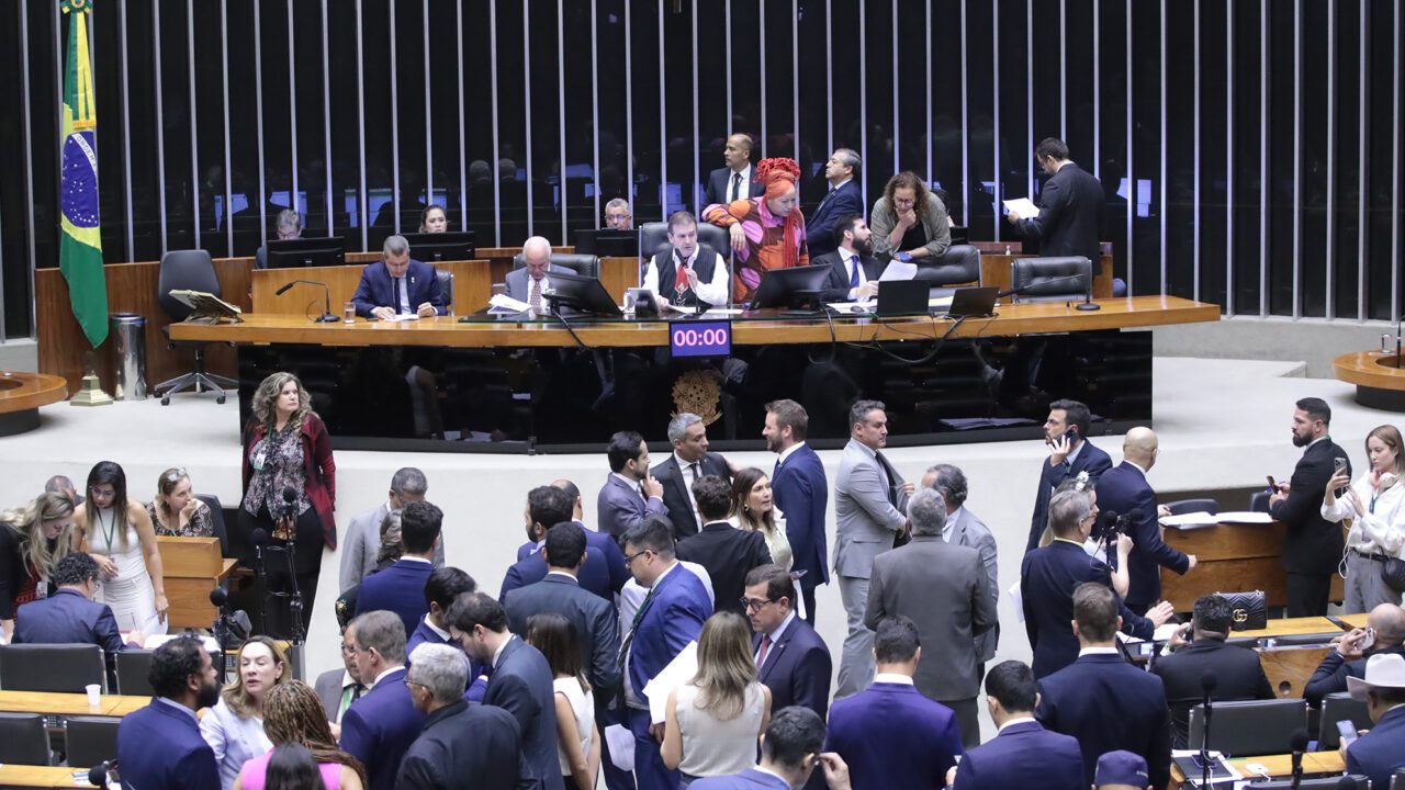 Deputados analisam projeto de refinanciamento de dívidas dos estados; acompanhe