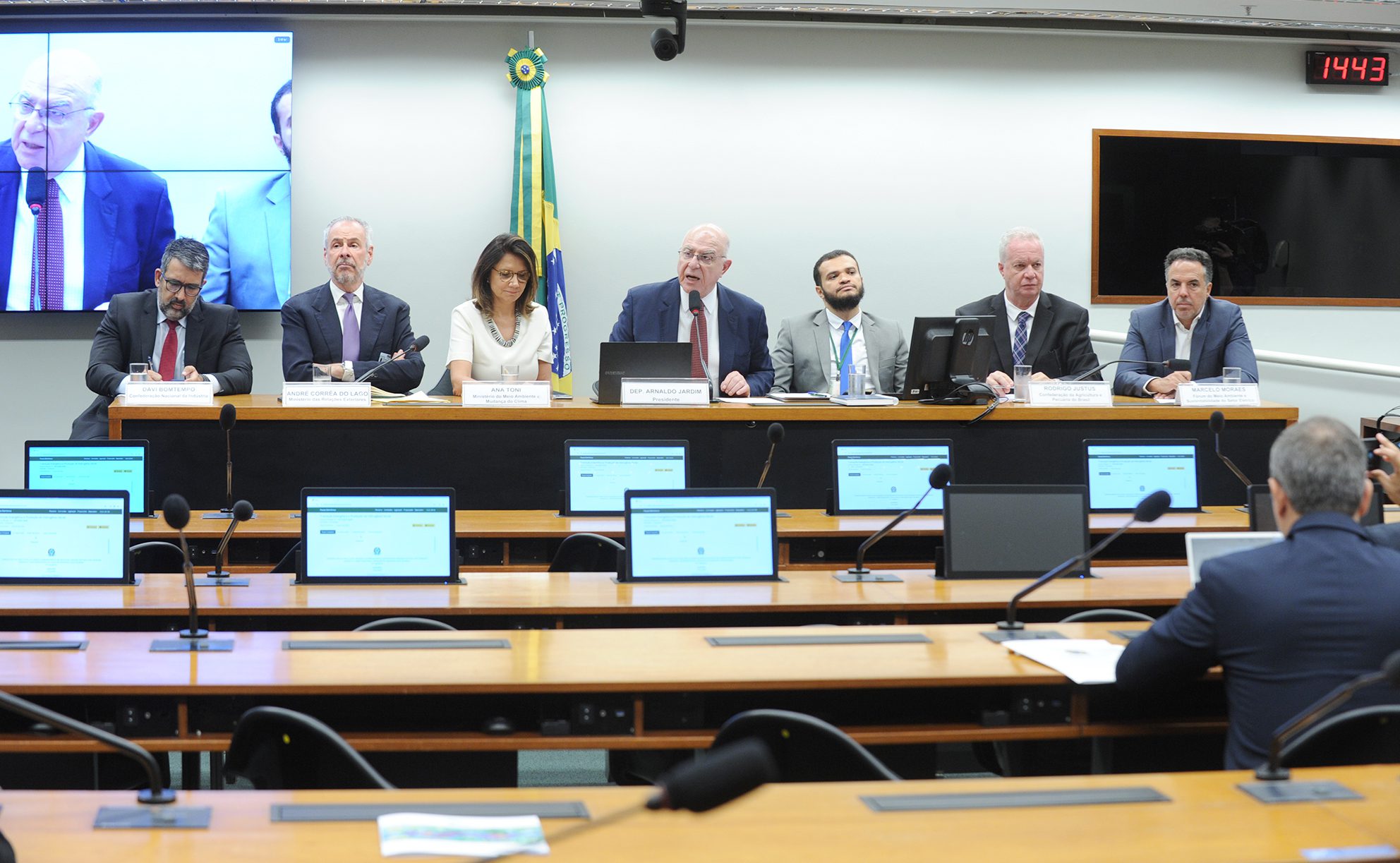 Câmara articula pacto entre governo e setor produtivo para reduzir emissões de gases poluentes