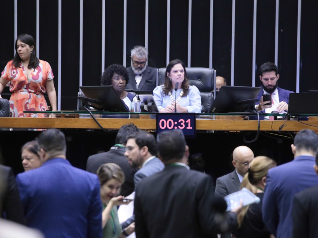 Câmara dos Deputados aprova 12 projetos para combater a violência contra a mulher