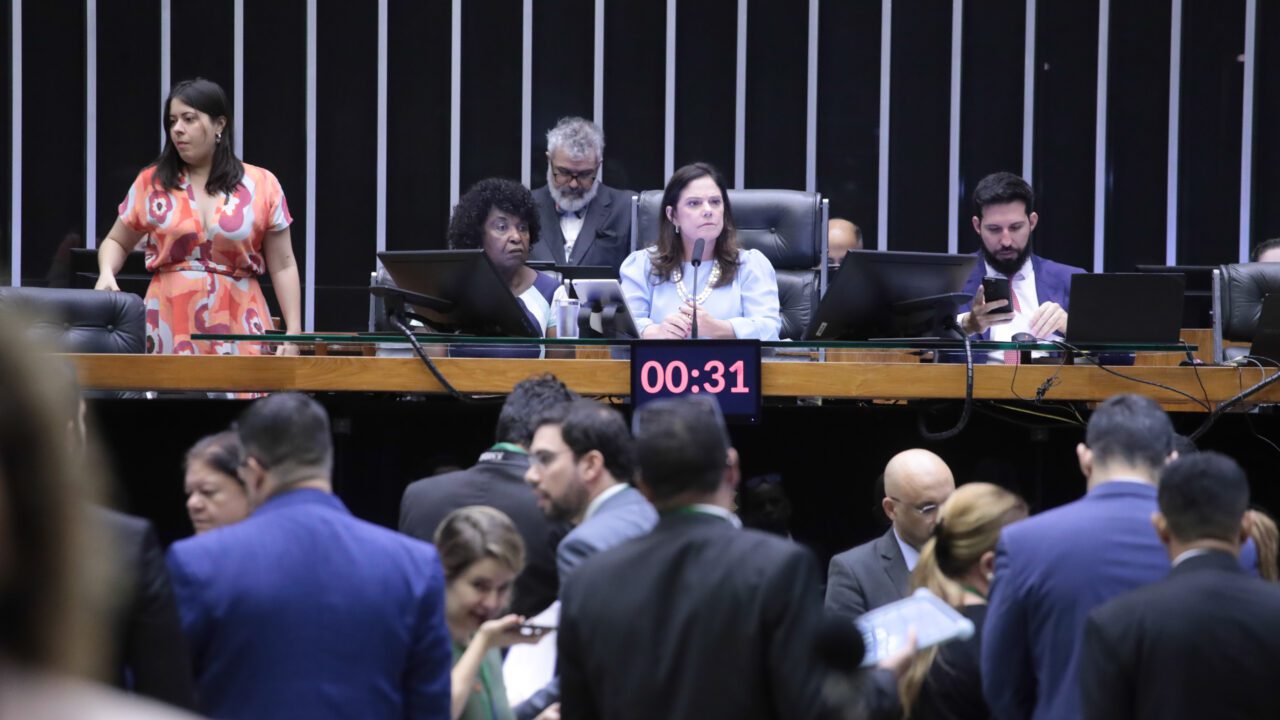 Câmara dos Deputados aprova 12 projetos para combater a violência contra a mulher