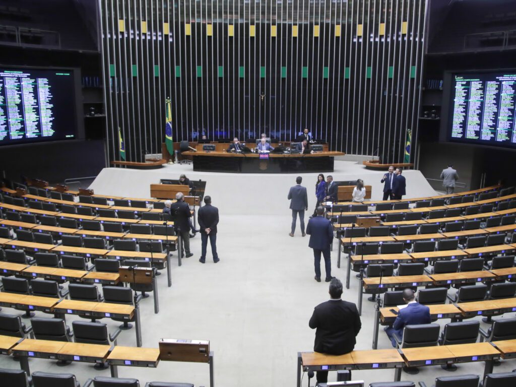 Câmara dos Deputados aprova 13 projetos para combater a violência contra a mulher