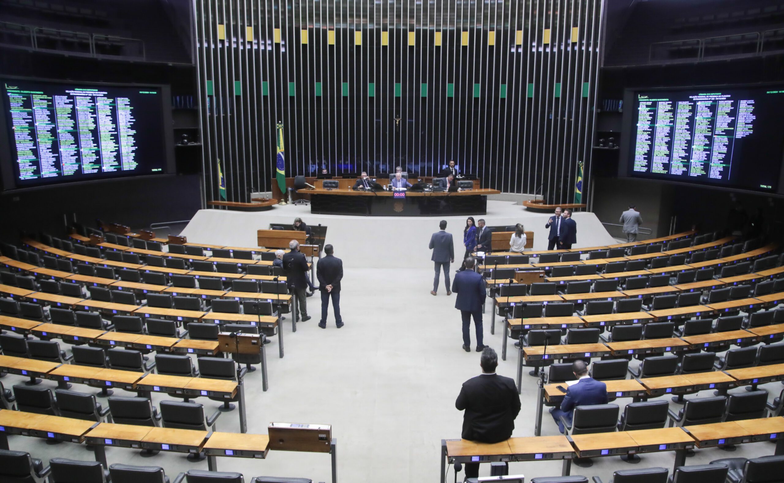 Câmara dos Deputados aprova 13 projetos para combater a violência contra a mulher