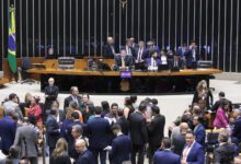 Câmara aprova em primeiro turno a PEC do corte de gastos do governo