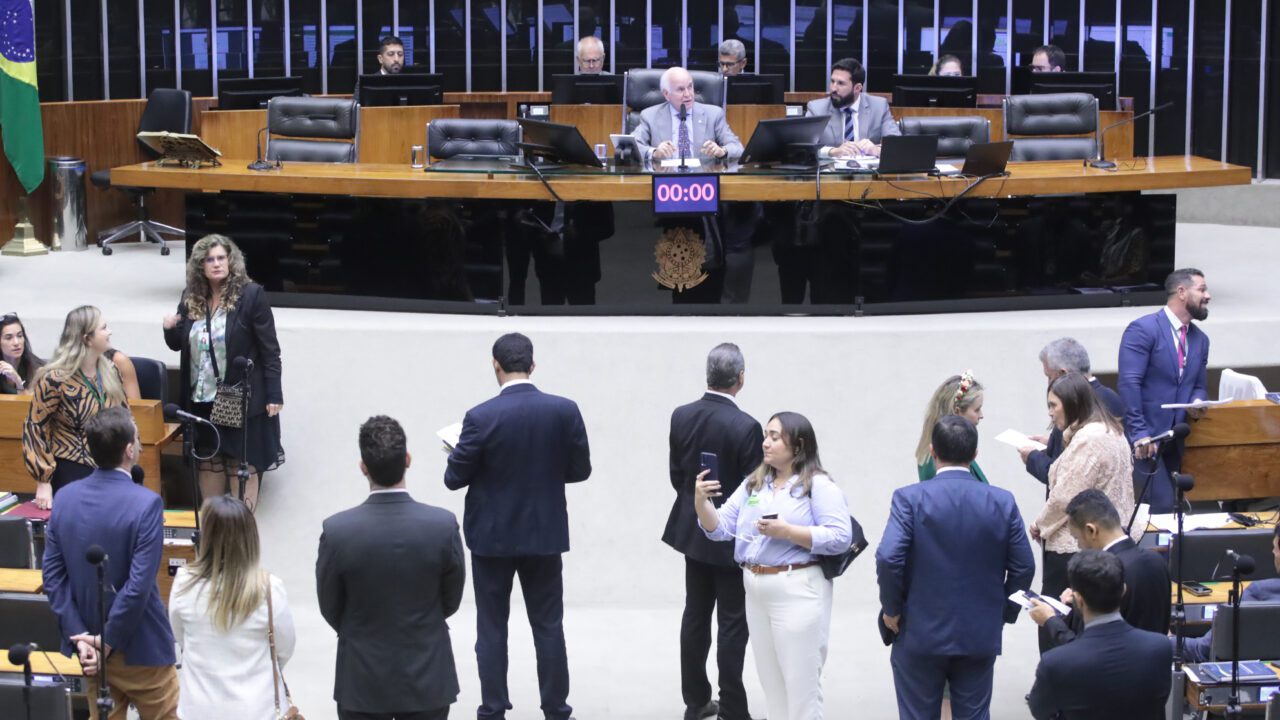 Câmara pode votar nesta terça-feira projetos sobre segurança pública