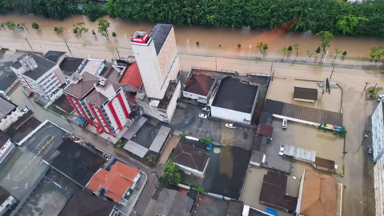 Defesa Civil alerta para risco de chuvas intensas em Santa Catarina