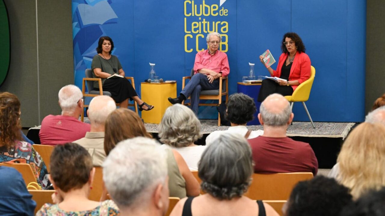 Clubes de livros estimulam leitura, vínculos e pensamento crítico