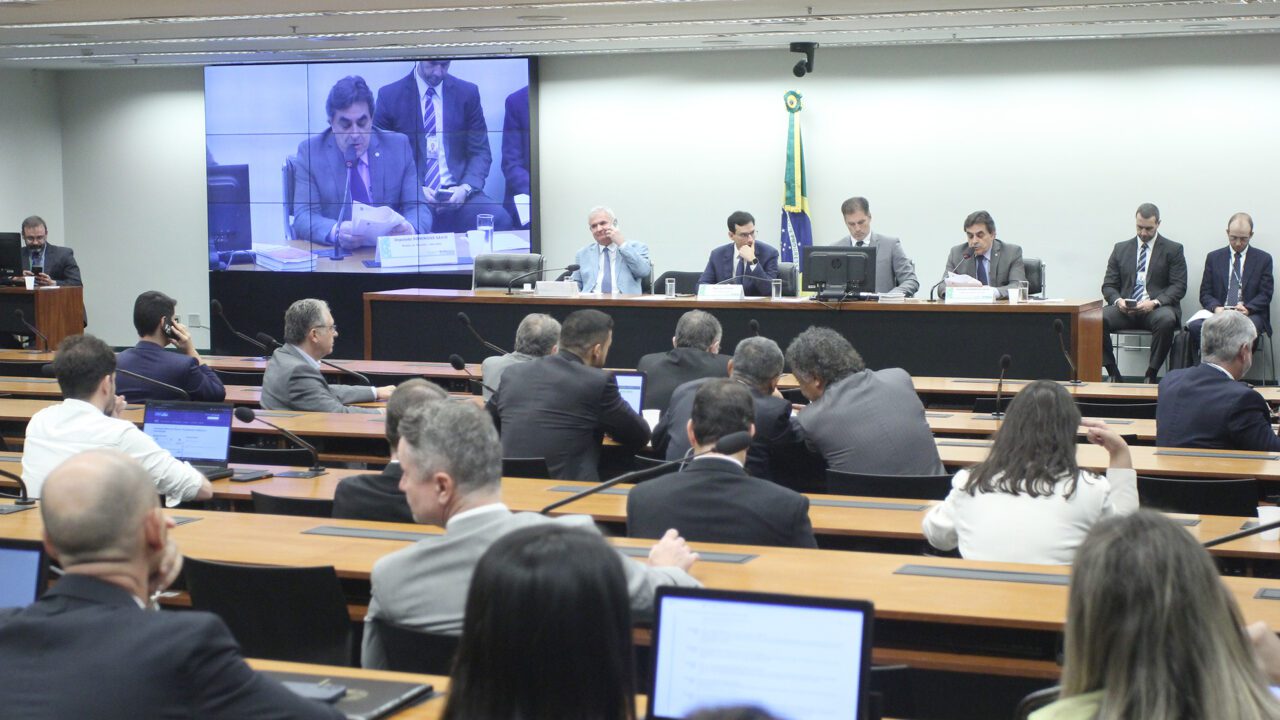 Comissão aprova relatório preliminar do Orçamento de 2025